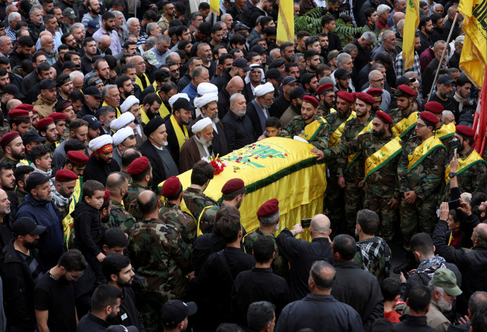 הלווית מחבל חיזבאללה (צילום:  REUTERS/Aziz Taher/File Photo)