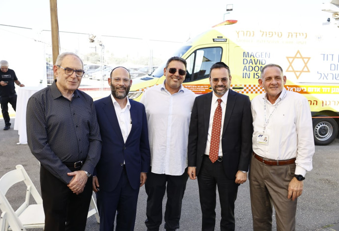 ניידת טיפול נמרץ של ''למענכם'' באזור אשדוד (צילום:  קובי הר צבי )