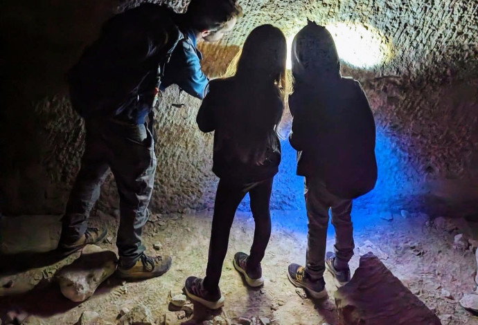 סיור בנחל חווארים (צילום:  אלי לאון)