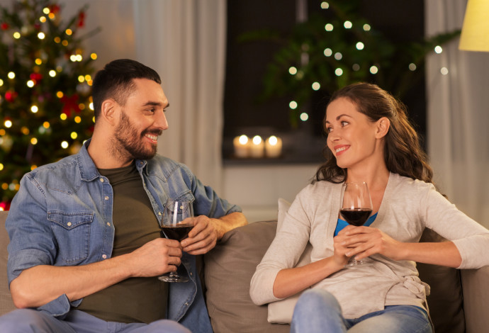 כוסית יין. לא תורמת לבריאות (צילום:  ingimages.com)