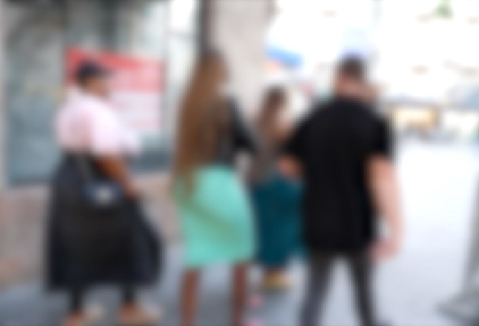 המשטרה והנשים שהועסקו בזנות (צילום:  דוברות המשטרה)
