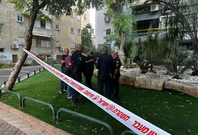 זירת הרצח בראשון לציון (צילום:  דוברות המשטרה)