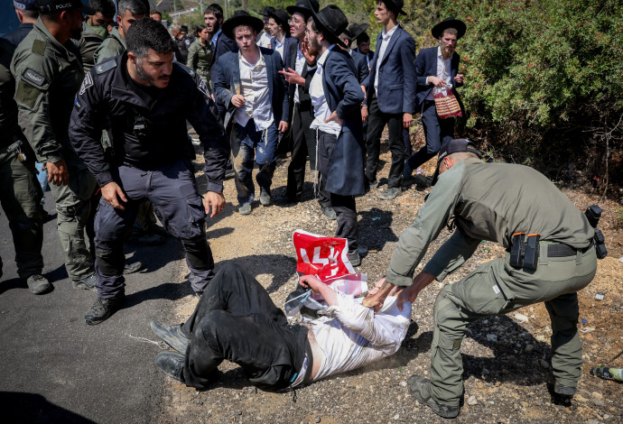 עימותים בהפגנת חרדים (צילום:  דוד כהן, פלאש 90)