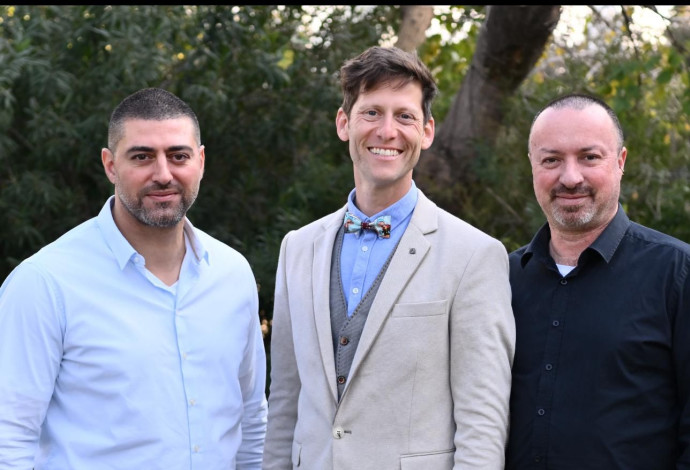 במרכז: יובל שוורצמן מייסד קבוצת סמארט סטארט (צילום:  פרטי)