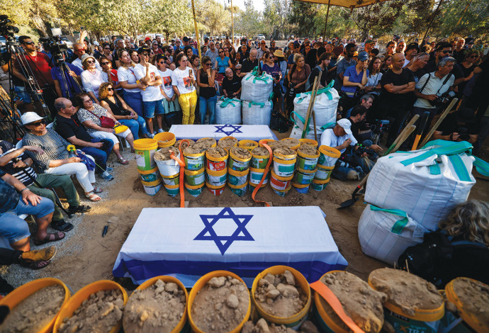 לווית אברהם מונדר ז"ל בניר עוז (צילום:  חיים גולדברג/פלאש 90)