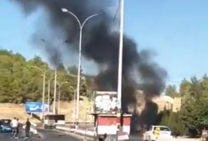 ככל הנראה התקיפה בכביש ביירות-דמשק (צילום:  רשתות ערביות)