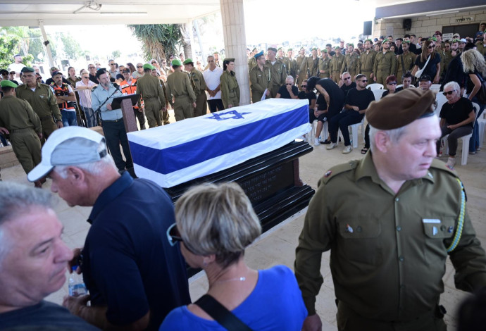 הלווייתו של סמ"ר עמית פרידמן ז"ל (צילום:  אבשלום ששוני)