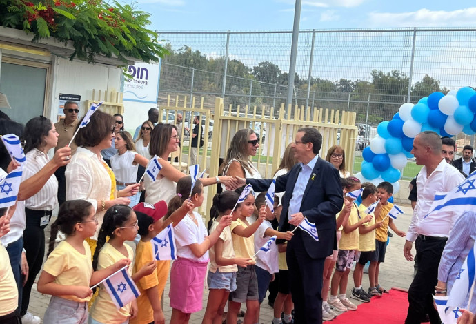 פתיחת שנת הלימודים בבית ספר "חופים" (צילום:  פלד ארבלי)