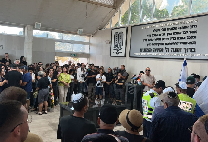 הלוויתו של אלכסנדר לובנוב ז"ל (צילום:  פלד ארבלי)