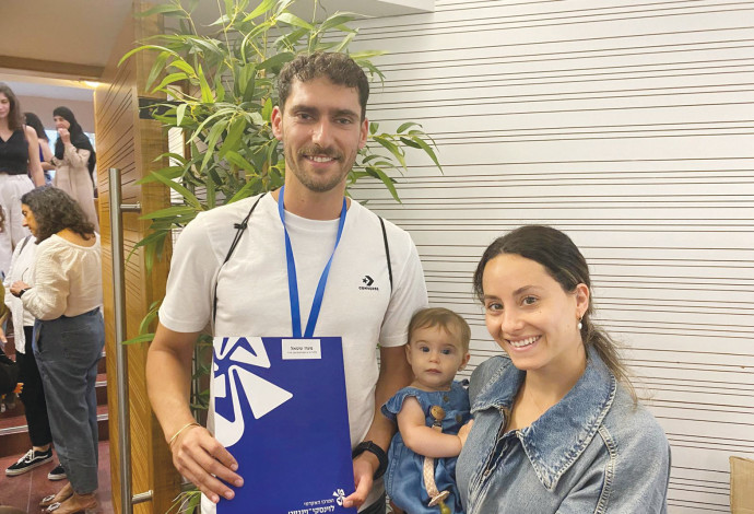 מעוז בנגו ומשפחתו (צילום:  המרכז האקדמי לוינסקי-וינגייט)