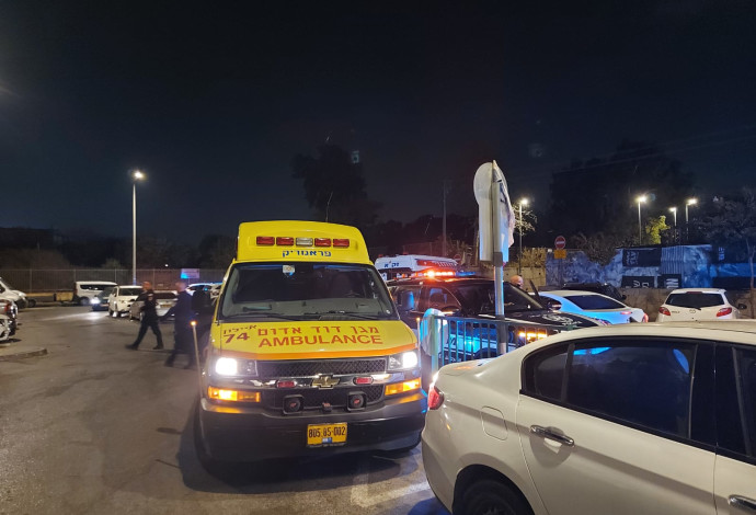 מד"א בזירת האירוע בראשון לציון (צילום:  דוברות מד"א)