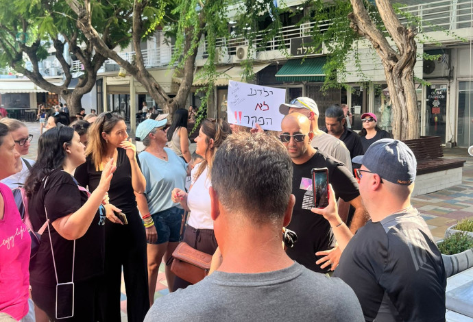 הפגנה בנהריה למען להסרת האיום על הצפון  (צילום:  מטה נלחמים על הצפון)