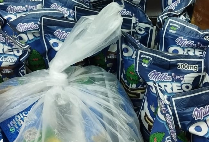 סמים שהוסלקו בעוגיות "אוריאו". אילוסטרציה (צילום:  דוברות המשטרה)