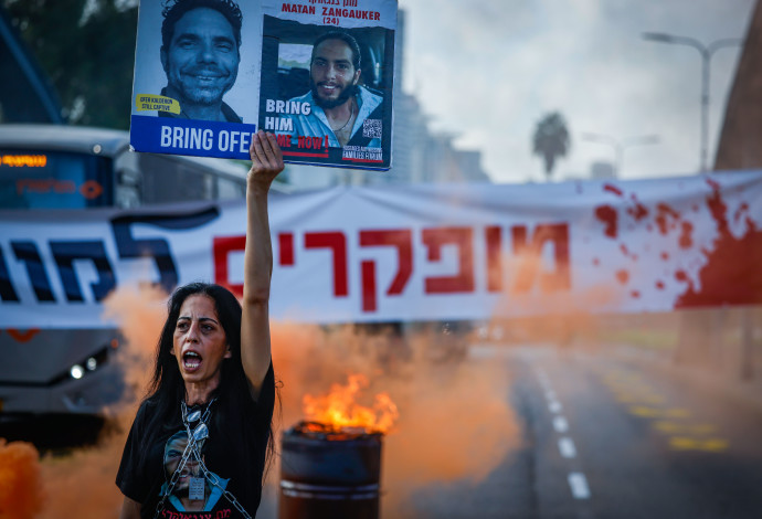 עינב צנגאוקר בהפגנה לשחרור החטופים, 13.9.24 (צילום:  חיים גולדברג, פלאש 90)