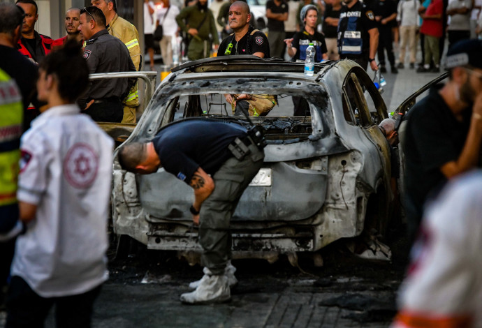 זירת הפיגוע הפלילי ברמלה (צילום:  אבשלום ששוני)