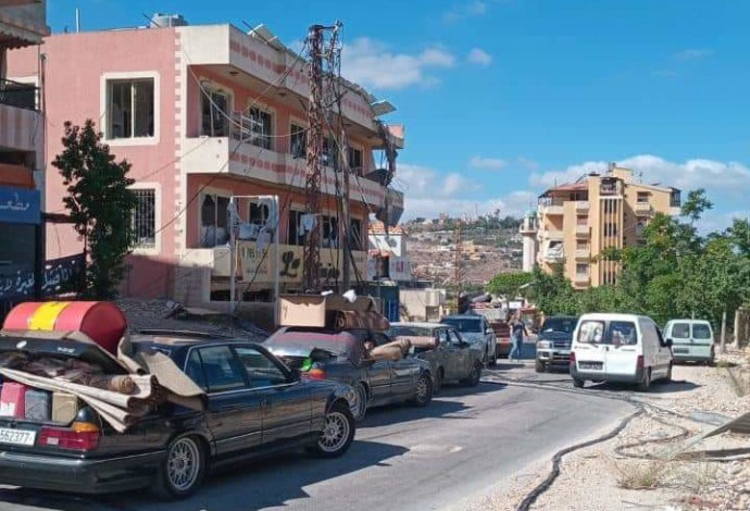 תושבים נמלטים מדרום לבנון (צילום:  רשתות ערביות)