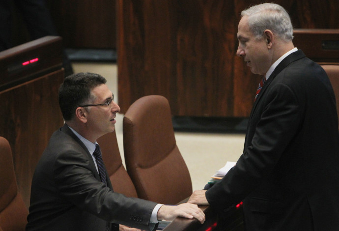 בנימין נתניהו וגדעון סער (צילום:  מרים אלסטר, פלאש 90)