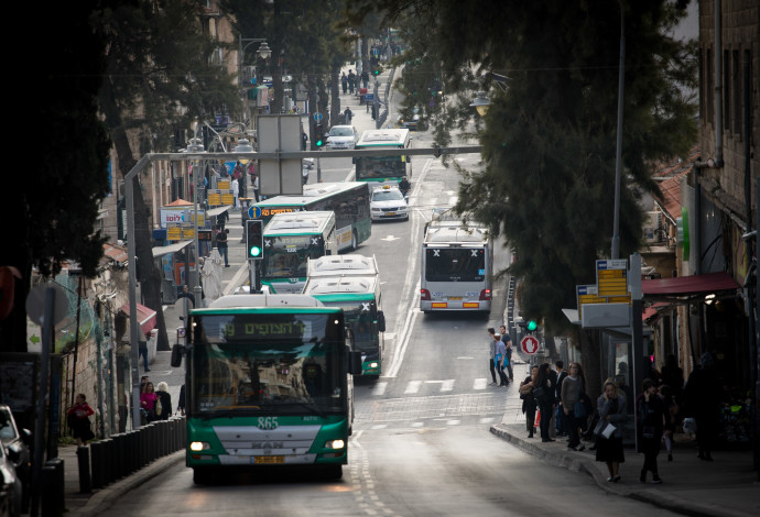 אוטובוסים בירושלים (צילום:  יונתן זינדל, פלאש 90)