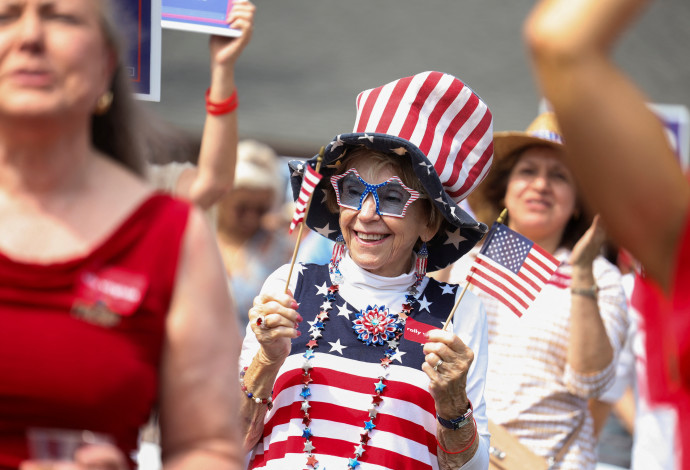נשים למען טראמפ: עצרת בחירות של דונלד טראמפ בוירג'יניה (צילום:  ג'סטין אייד, רויטרס)
