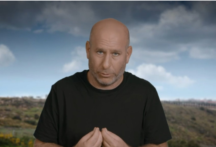 חנוך דאום, "החיים הם תקופה קשה" (צילום:  באדיבות קשת 12)