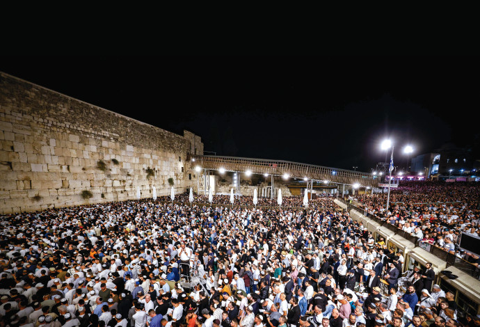 סליחות בכותל המערבי (צילום:  חיים גולדברג, פלאש 90)