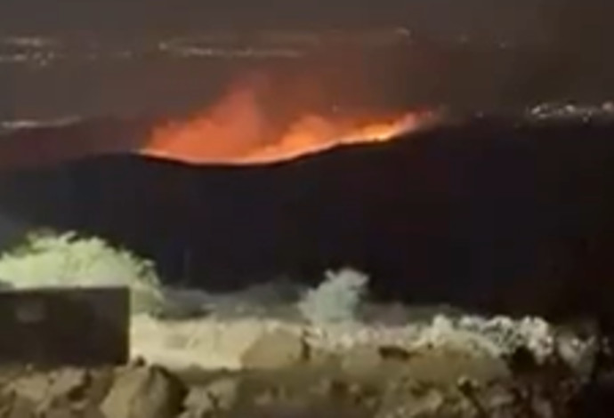 שריפה באזור ירושלים בעקבות נפילת רקטה  (צילום:  שימוש לפי סעיף 27א')