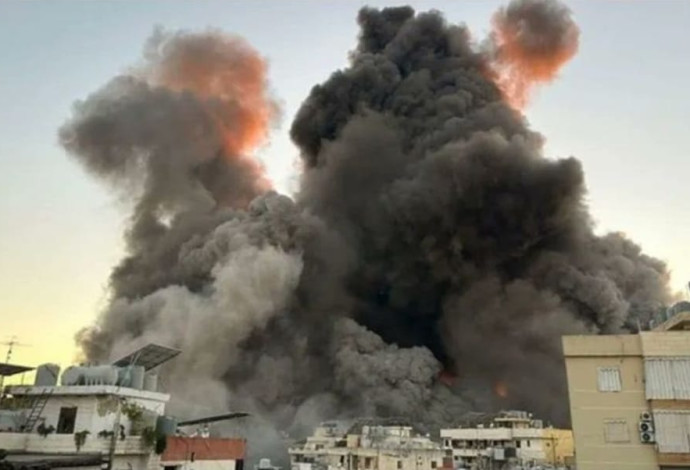 תקיפות בנמל חודיידה בתימן (צילום:  רשתות ערביות, שימוש לפי סעיף 27 א')