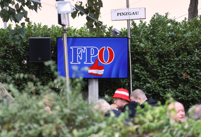 סמל מפלגת ה-FPO האוסטרית הצפויה לגרוף כ-30% מהקולות (צילום:  רויטרס)