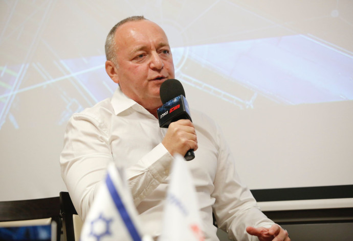 שאול שניידר בוועידת "מעריב" (צילום:  פבל טולצ'ינסקי)