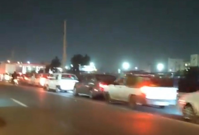 האיראנים נוהרים לתחנות הדלק (צילום:  רשתות חברתיות, שימוש לפי סעיף 27 א')