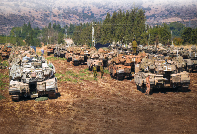 כוח שריון ליד גבול לבנון  (צילום:  אייל מרגולין פלאש 90)