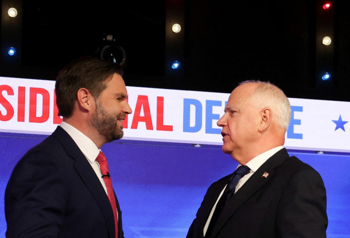 ג׳יי די ואנס, המועמד הרפובליקני לסגן הנשיא וטים וולז, המועמד הדמוקרטי לסגן הנשיא בעימות (צילום:  רויטרס)