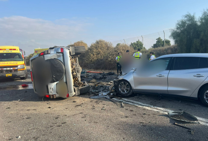זירת התאונה בדרום (צילום:  דוברות מד"א)