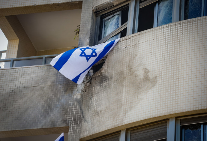 זירת נפילת הכטב"ם בהרצליה, ערב יום הכיפורים (צילום:  טל גל, פלאש 90)