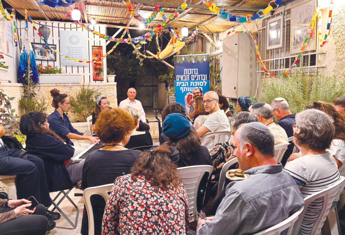 פרויקט "סוכת הבית המשותף" אשתקד (צילום:  שומרות ושומרים על הבית המשותף)