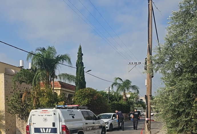 זירת הרצח בכפר קרע (צילום:  דוברות המשטרה)