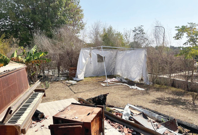 הסוכה של שמוליק ויהודית וייס ז"ל (צילום:  פרטי)