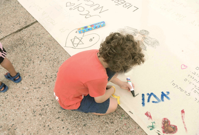 ברגע אחד, כל חומות ההגנה שבנינו כדי לשמור על ילדינו – נפלו (צילום:  אבשלום ששוני)