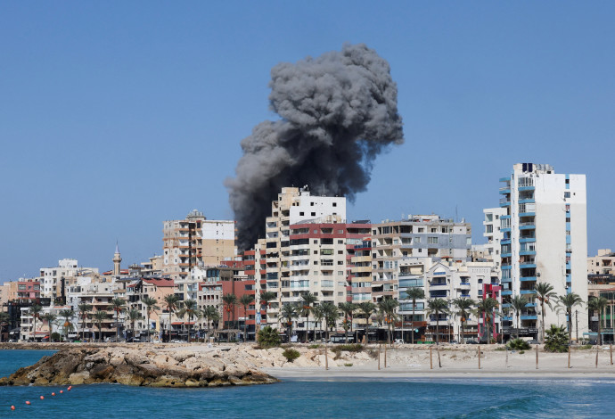 תקיפה בצור (צילום:  REUTERS/Aziz Taher)