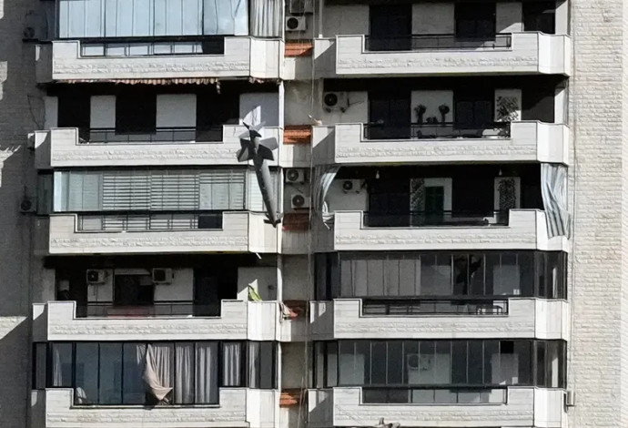 תקיפה בלבנון באמצעות פצצת ״ספייס 2000״ (צילום:  רשתות ערביות, שימוש לפי סעיף 27 א')