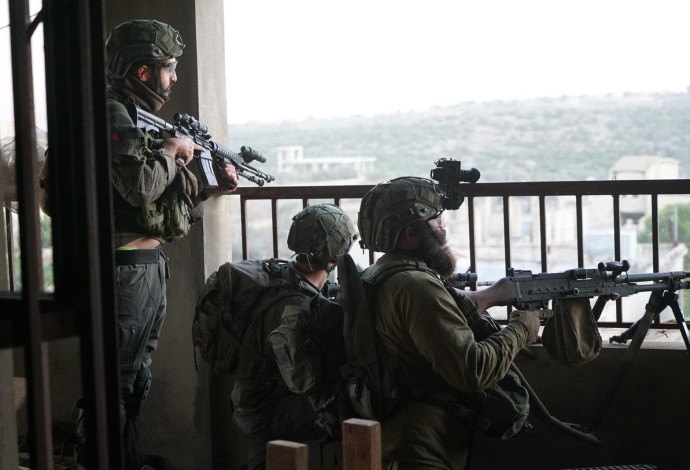 לוחמי המילואים של חטיבת הצנחנים בדרום לבנון (צילום:  דובר צה"ל)