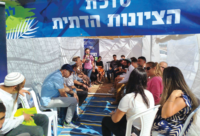 סוכת הציונות הדתית למען ההתיישבות בעזה (צילום:  מפלגת הציונות הדתית )