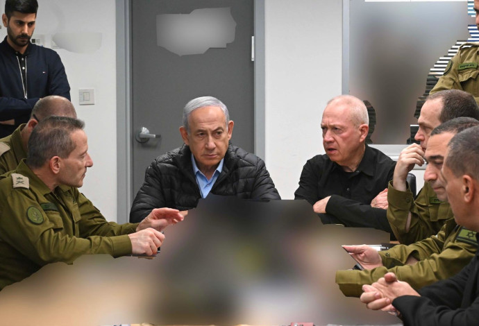 ראש הממשלה בנימין נתניהו בבור בקריה במהלך התקיפה באיראן. (צילום:  אבי אוחיון, לע"מ)