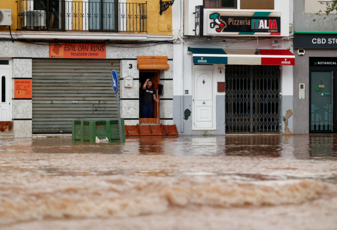 הצפות בוולנסיה (צילום:  REUTERS/Eva Manez)