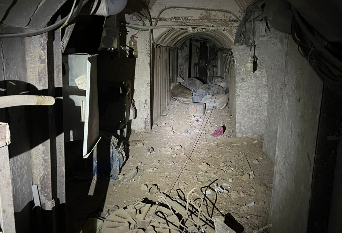 המנהרה בעזה בה אותרו ציוד הצלילה והמפעל לייצור אמל"ח (צילום:  דובר צה"ל)
