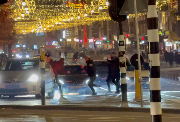 פוגרום באמסטרדם (צילום:  X/iAnnet/via REUTERS)