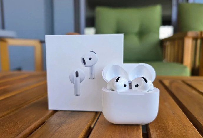 AirPods 4 עם ANC (צילום:  צחי הופמן)