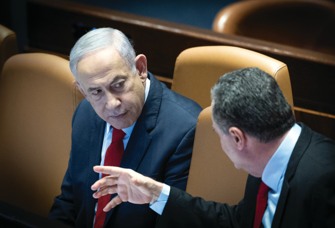ישראל כ"ץ, בנימין נתניהו (צילום:  יונתן זינדל, פלאש 90)
