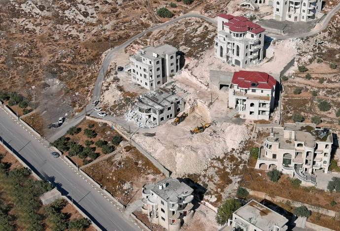 בנייה פלסטינית בלתי חוקית בשטחי C  (צילום:  תנועת רגבים)