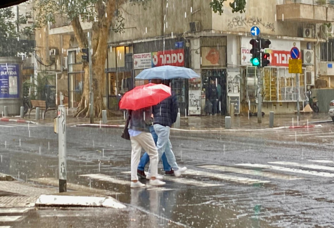 גשם בתל אביב (צילום:  אבשלום ששוני)